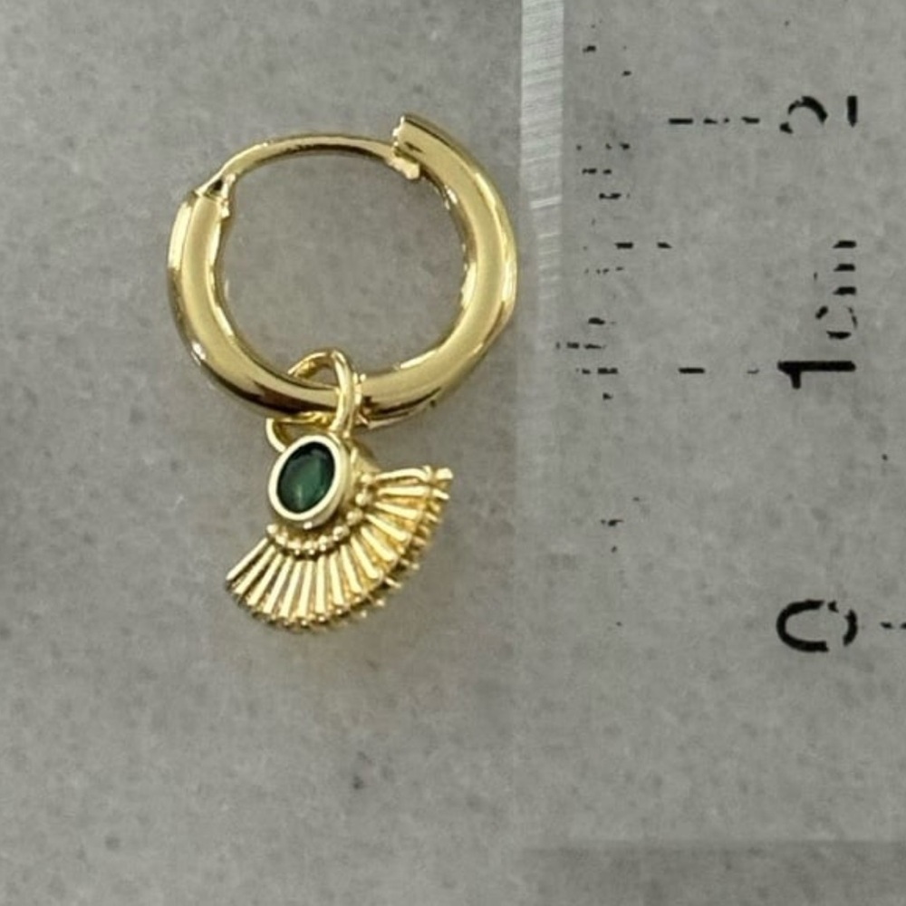 Gold Sun Burst Green Crystal Pendant Huggie Hoop Earrings 

Brand New - Picture 3 of 4